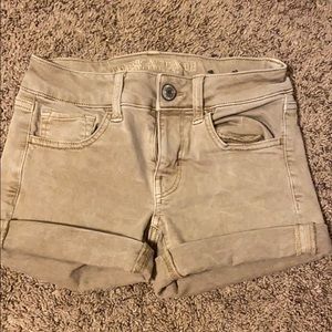 Women’s khaki American eagle shorts